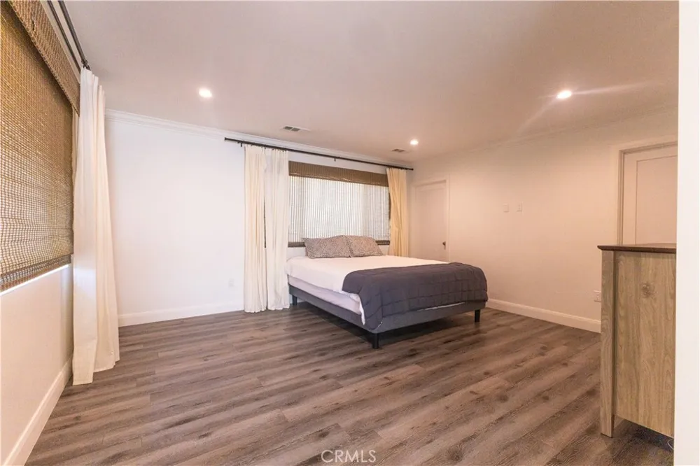 18816 Superior St Northridge, CA 91324