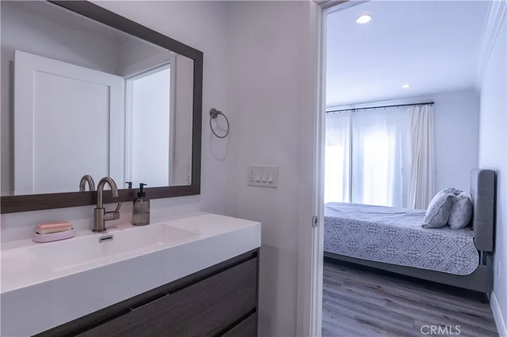 18816 Superior St Northridge, CA 91324