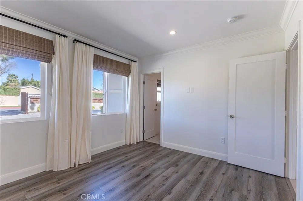18816 Superior St Northridge, CA 91324