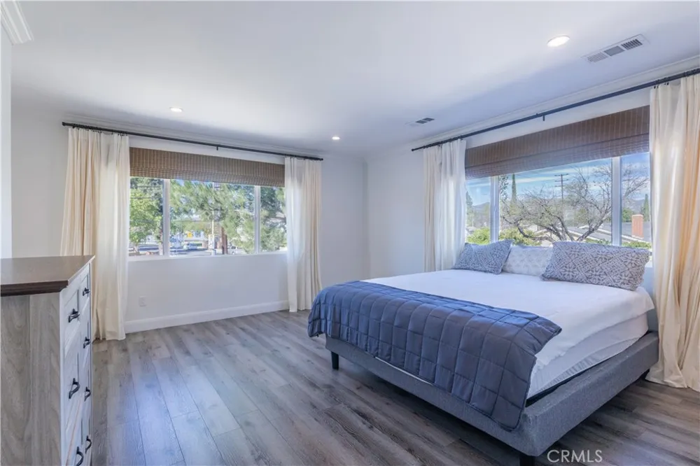 18816 Superior St Northridge, CA 91324