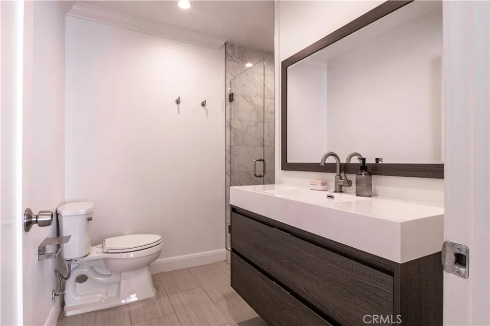18816 Superior St Northridge, CA 91324