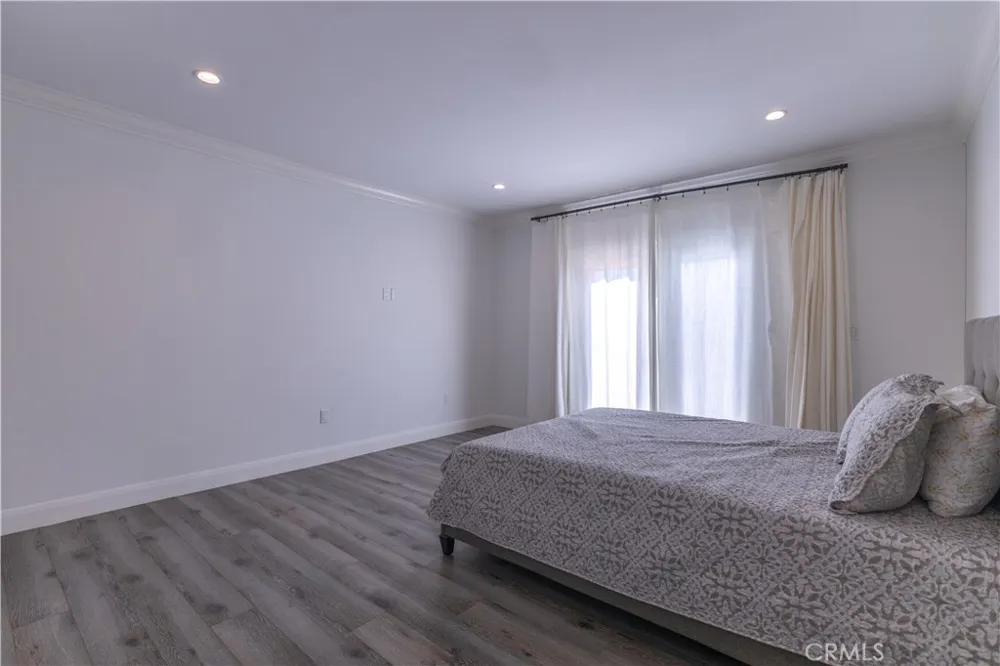 18816 Superior St Northridge, CA 91324
