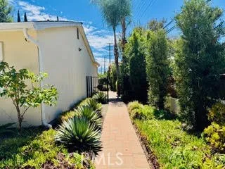 18816 Superior St Northridge, CA 91324