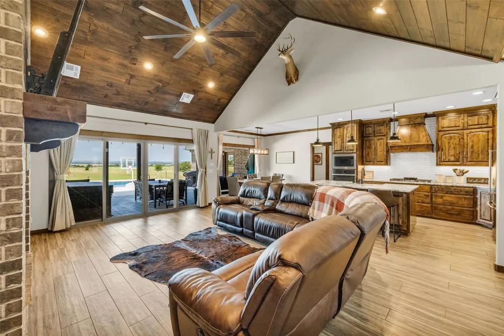 27537 3979 DRIVE Ochelata, OK 74051