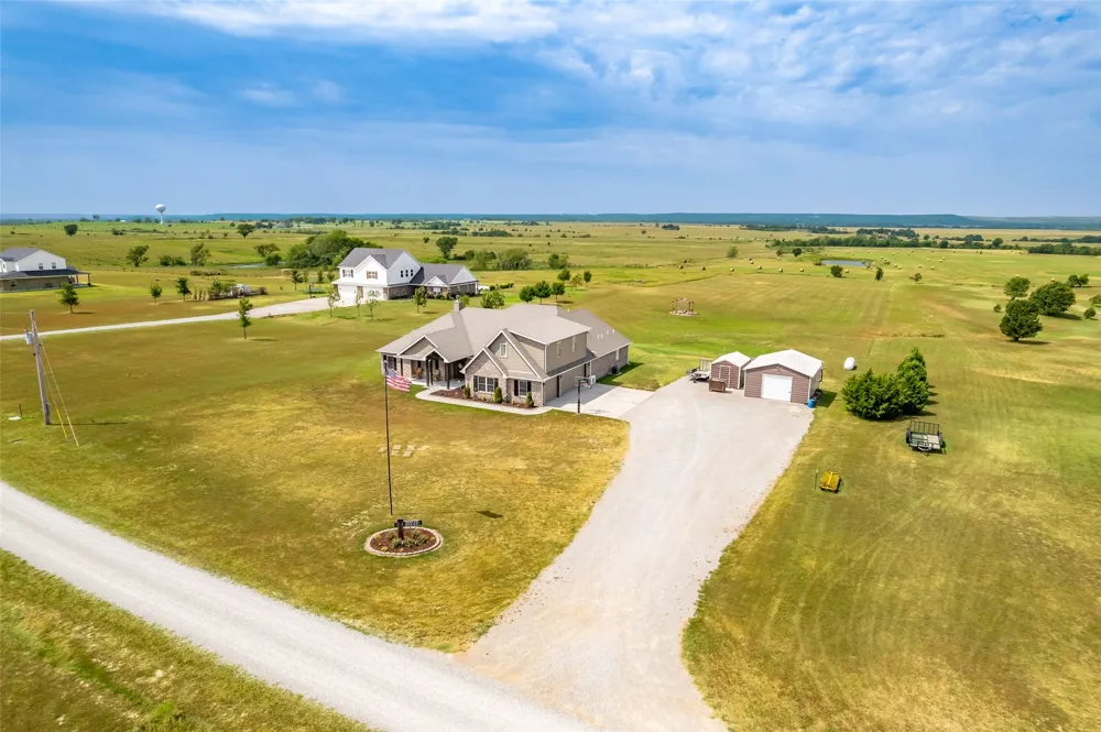 27537 3979 DRIVE Ochelata, OK 74051