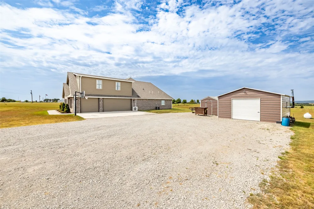 27537 3979 DRIVE Ochelata, OK 74051