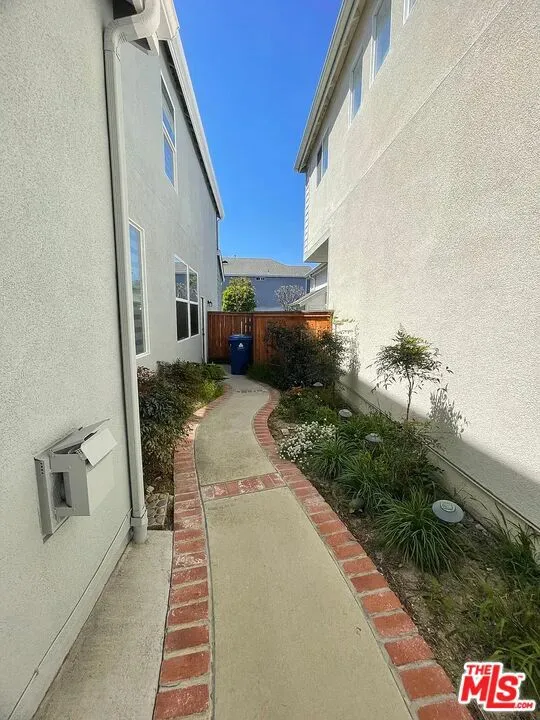 1706 Freeport Terrace Los Angeles, CA 90732