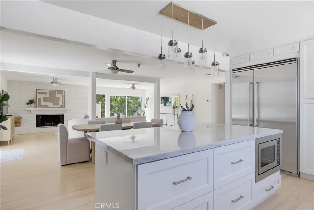 4715 Burgundy Road Woodland Hills, CA 91364