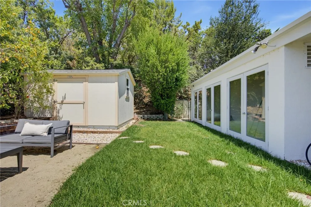4715 Burgundy Road Woodland Hills, CA 91364