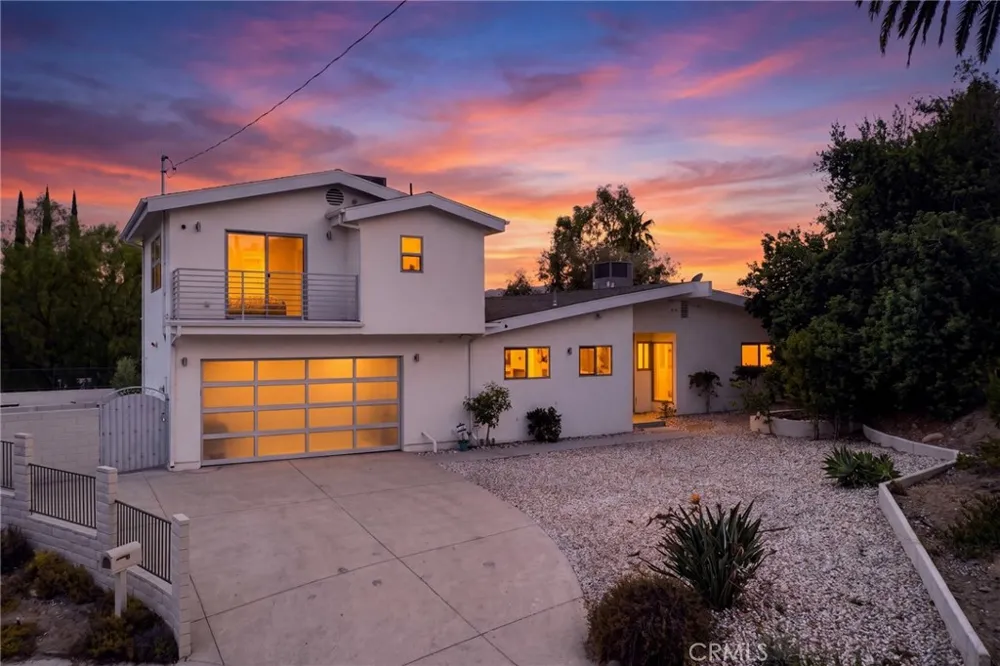 4715 Burgundy Road Woodland Hills, CA 91364