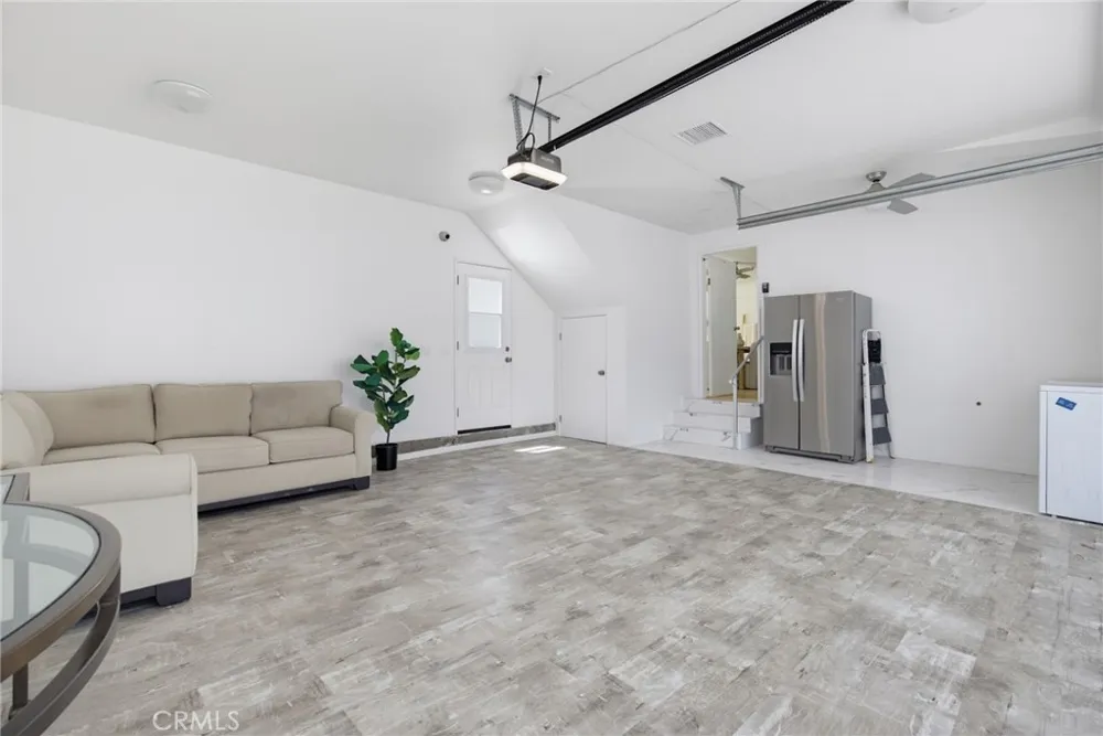 4715 Burgundy Road Woodland Hills, CA 91364