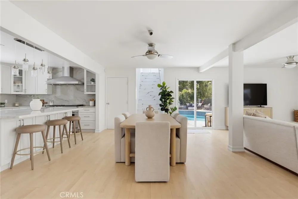 4715 Burgundy Road Woodland Hills, CA 91364
