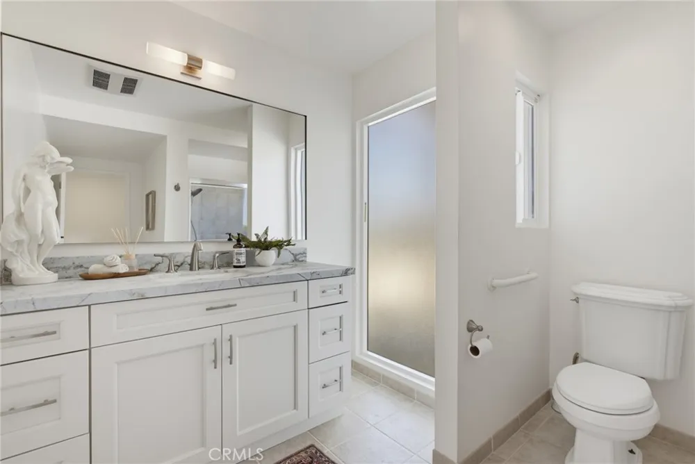 4715 Burgundy Road Woodland Hills, CA 91364