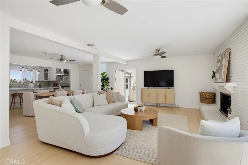 4715 Burgundy Road Woodland Hills, CA 91364