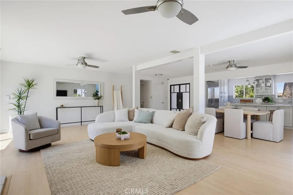 4715 Burgundy Road Woodland Hills, CA 91364