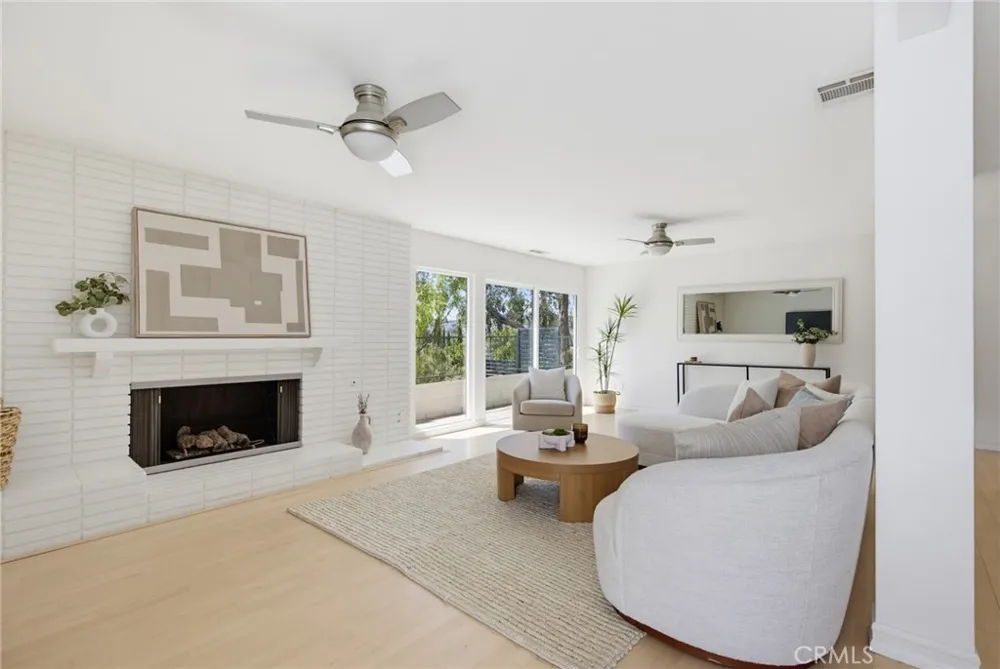 4715 Burgundy Road Woodland Hills, CA 91364