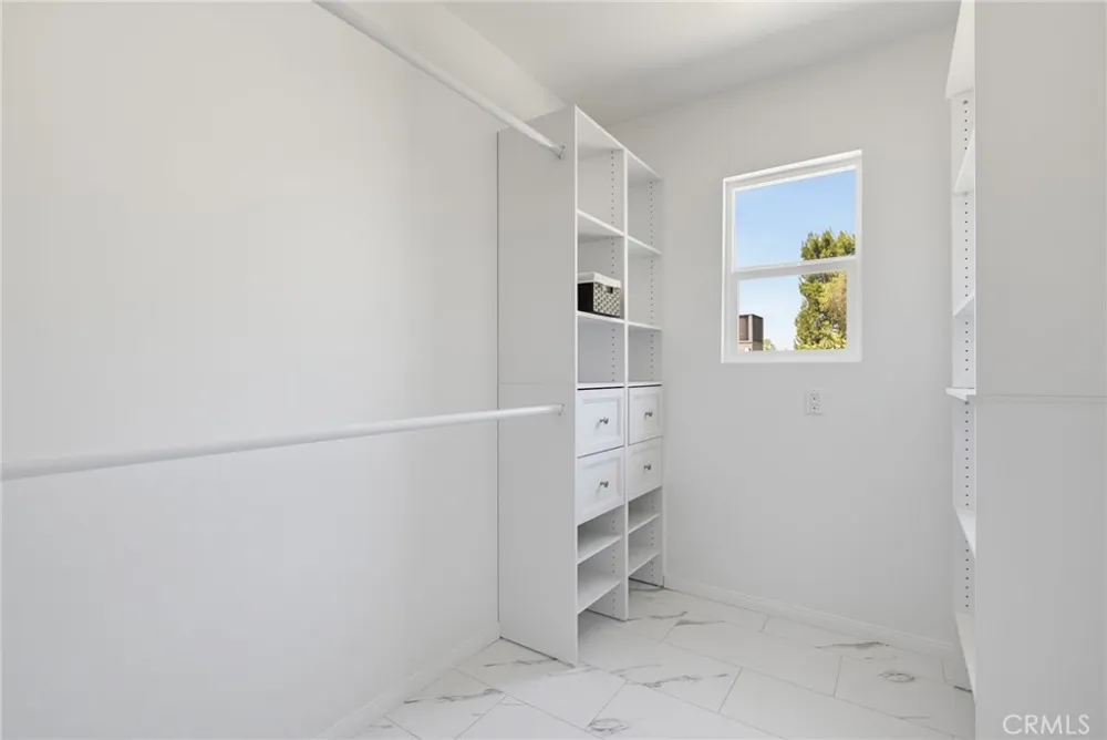 4715 Burgundy Road Woodland Hills, CA 91364