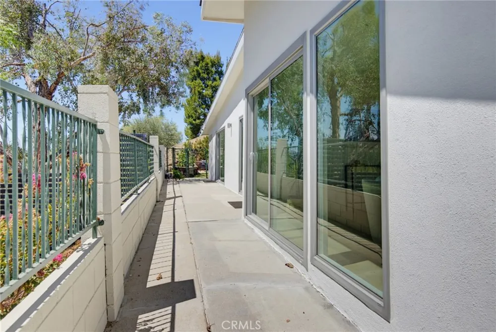 4715 Burgundy Road Woodland Hills, CA 91364