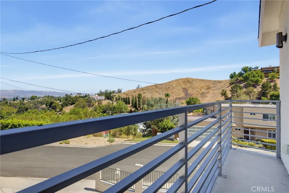 4715 Burgundy Road Woodland Hills, CA 91364