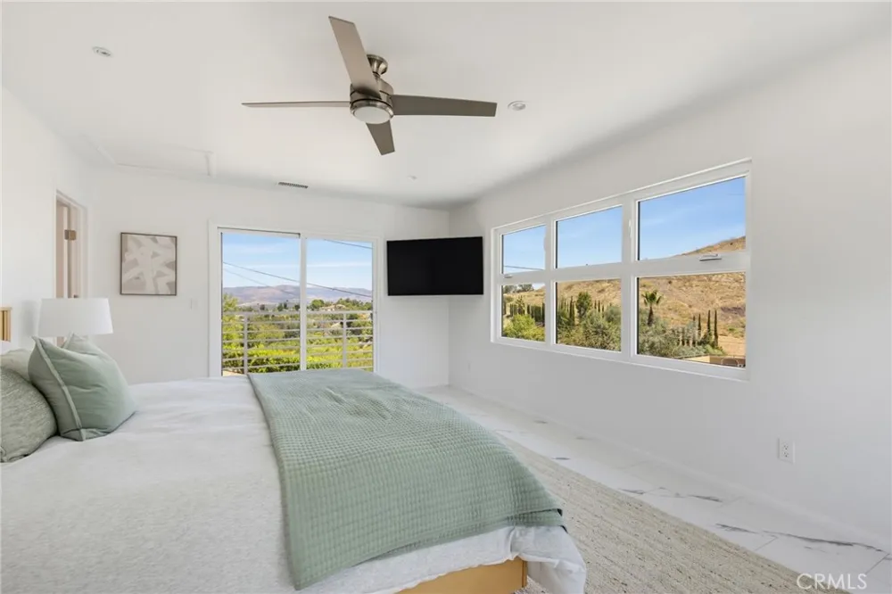4715 Burgundy Road Woodland Hills, CA 91364