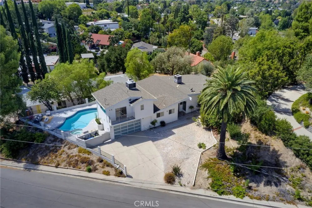 4715 Burgundy Road Woodland Hills, CA 91364