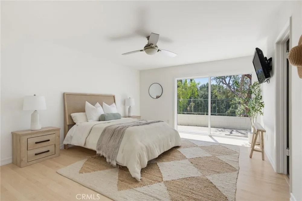 4715 Burgundy Road Woodland Hills, CA 91364