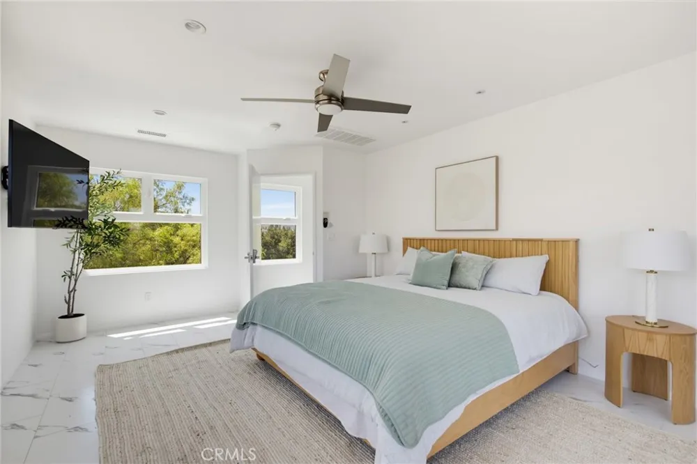4715 Burgundy Road Woodland Hills, CA 91364