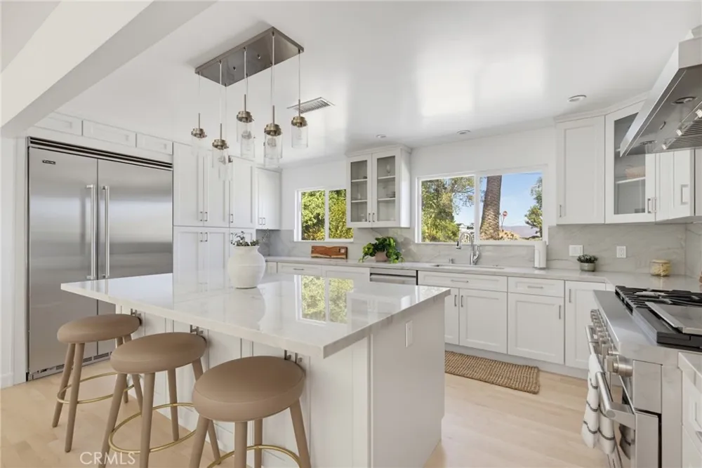 4715 Burgundy Road Woodland Hills, CA 91364