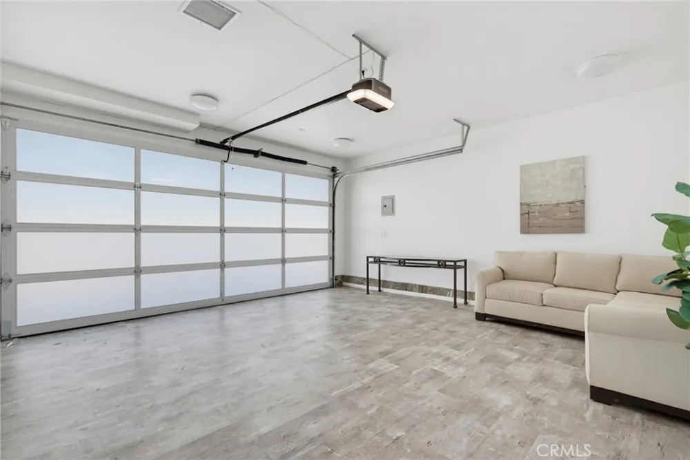 4715 Burgundy Road Woodland Hills, CA 91364