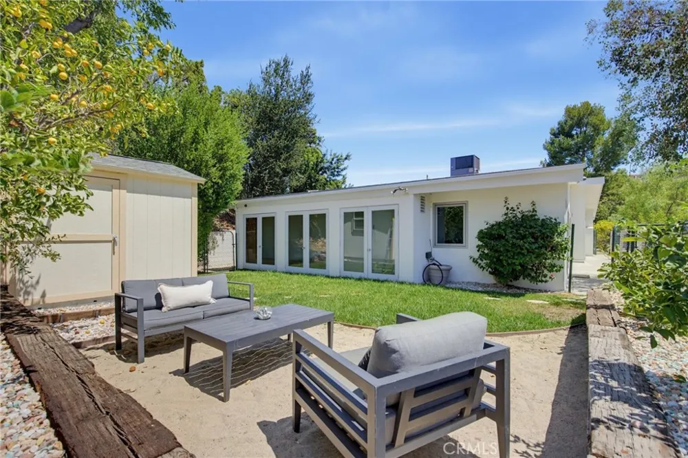 4715 Burgundy Road Woodland Hills, CA 91364