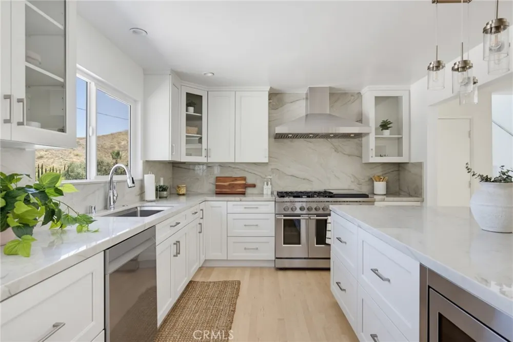 4715 Burgundy Road Woodland Hills, CA 91364