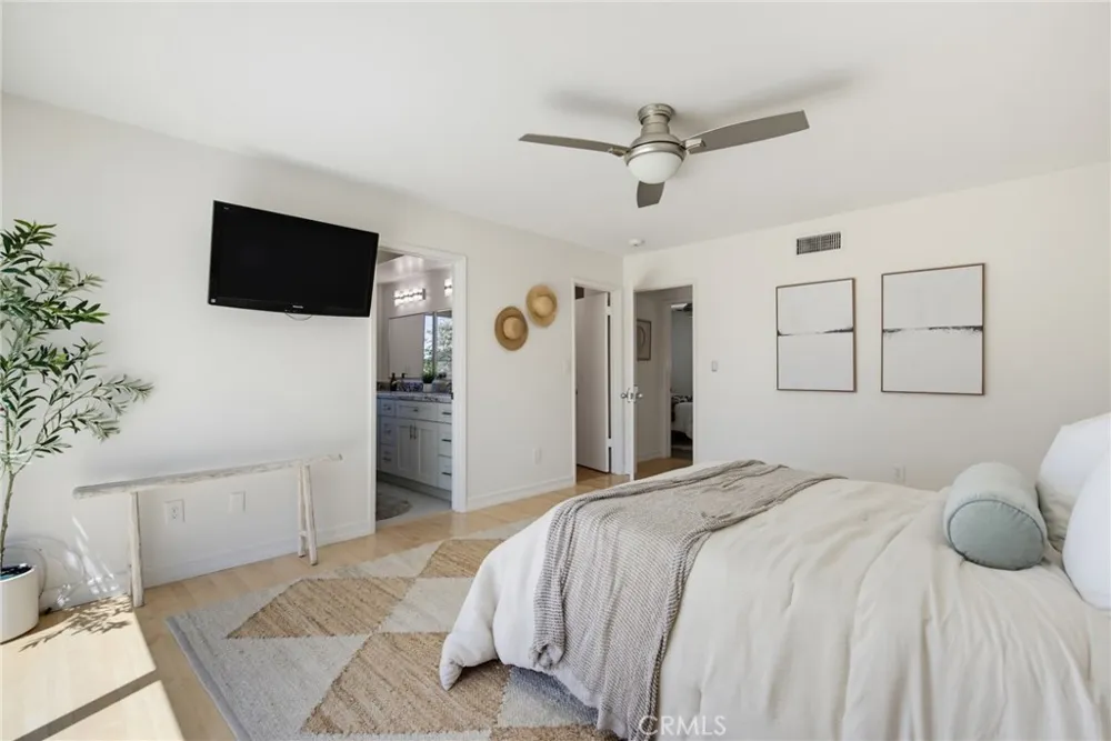 4715 Burgundy Road Woodland Hills, CA 91364