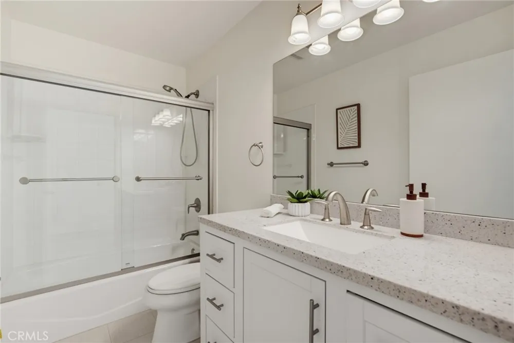 4715 Burgundy Road Woodland Hills, CA 91364