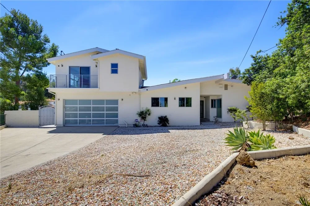 4715 Burgundy Road Woodland Hills, CA 91364