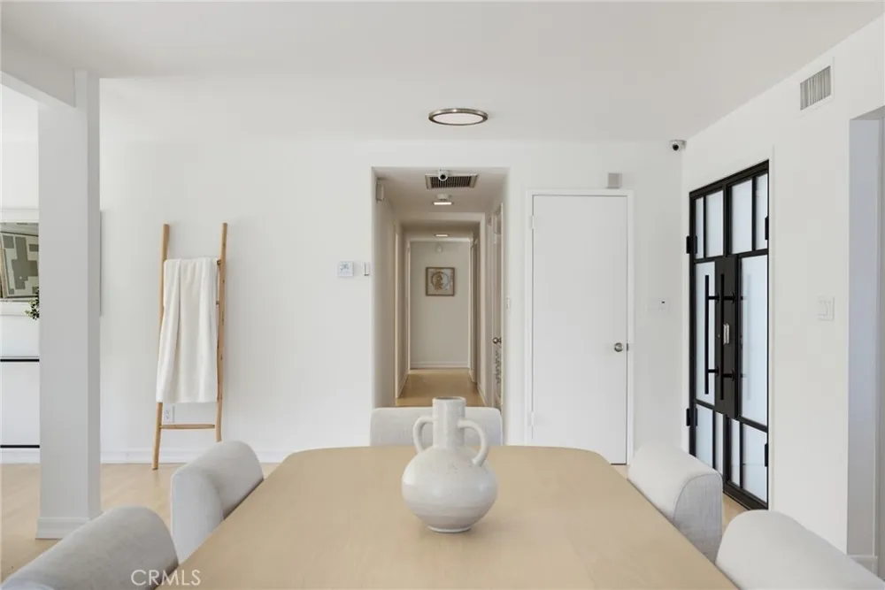 4715 Burgundy Road Woodland Hills, CA 91364