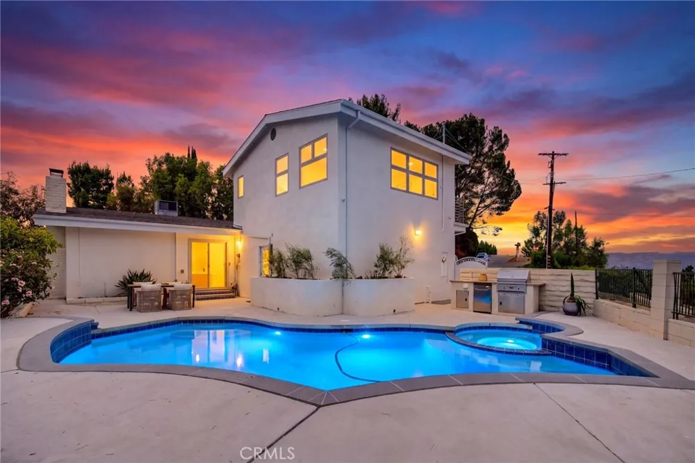 4715 Burgundy Road Woodland Hills, CA 91364