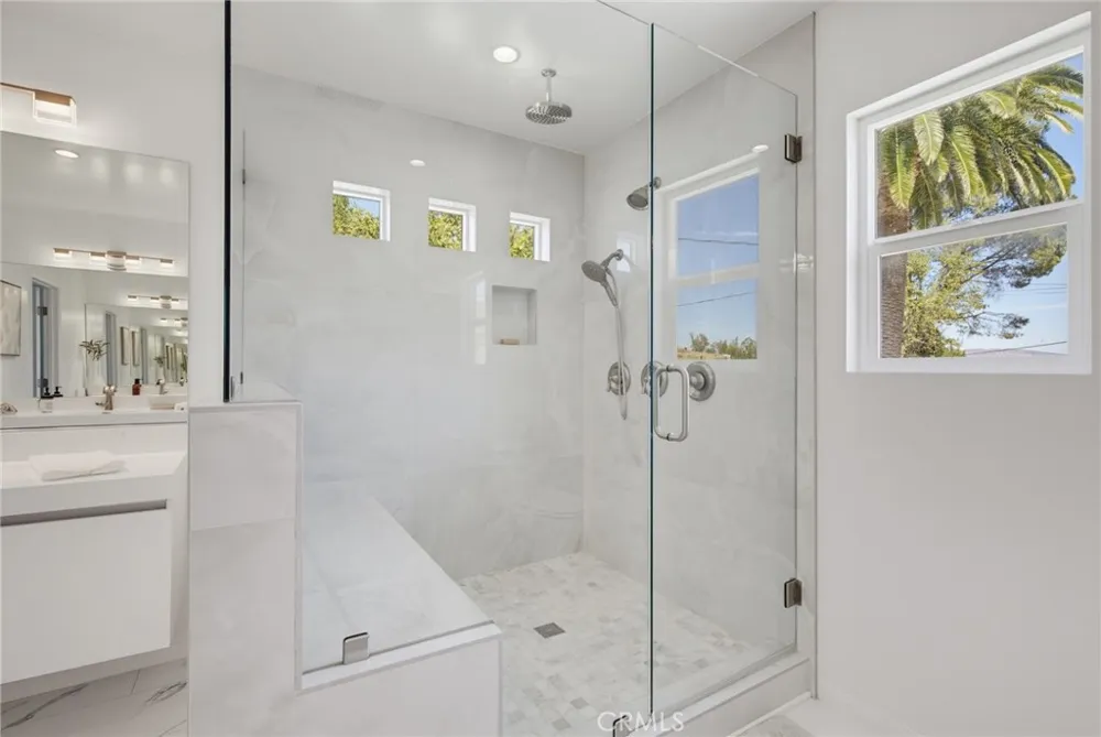 4715 Burgundy Road Woodland Hills, CA 91364