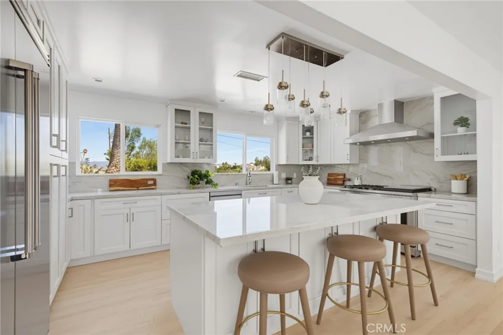 4715 Burgundy Road Woodland Hills, CA 91364