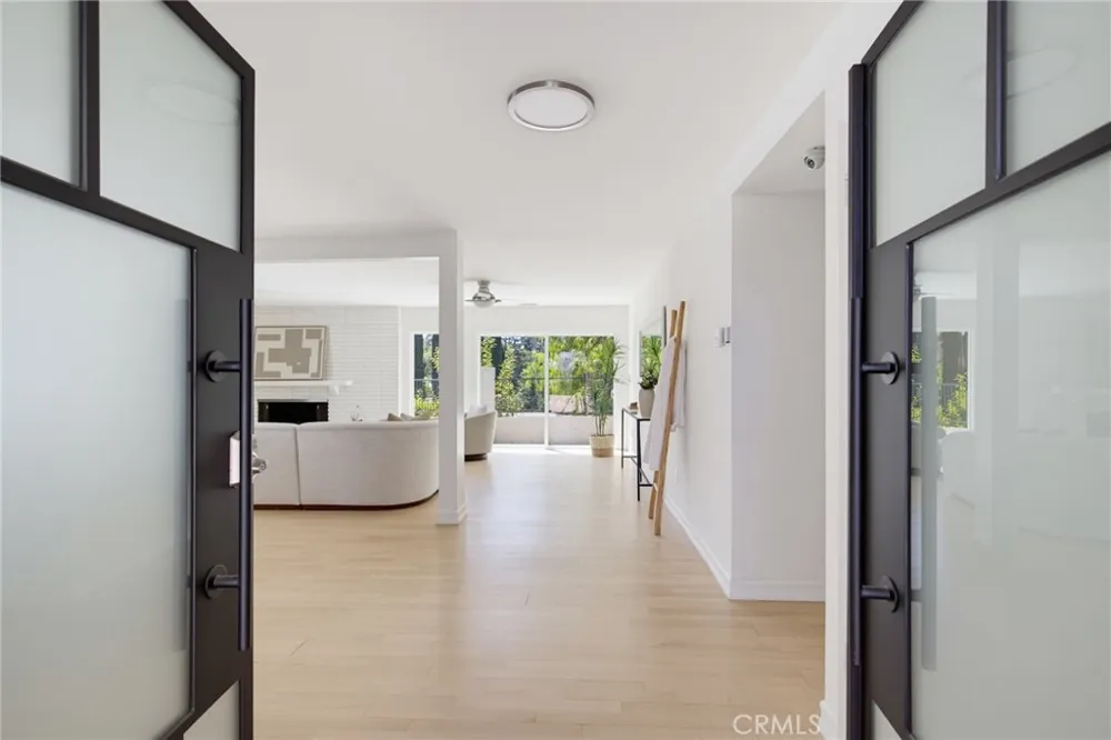 4715 Burgundy Road Woodland Hills, CA 91364