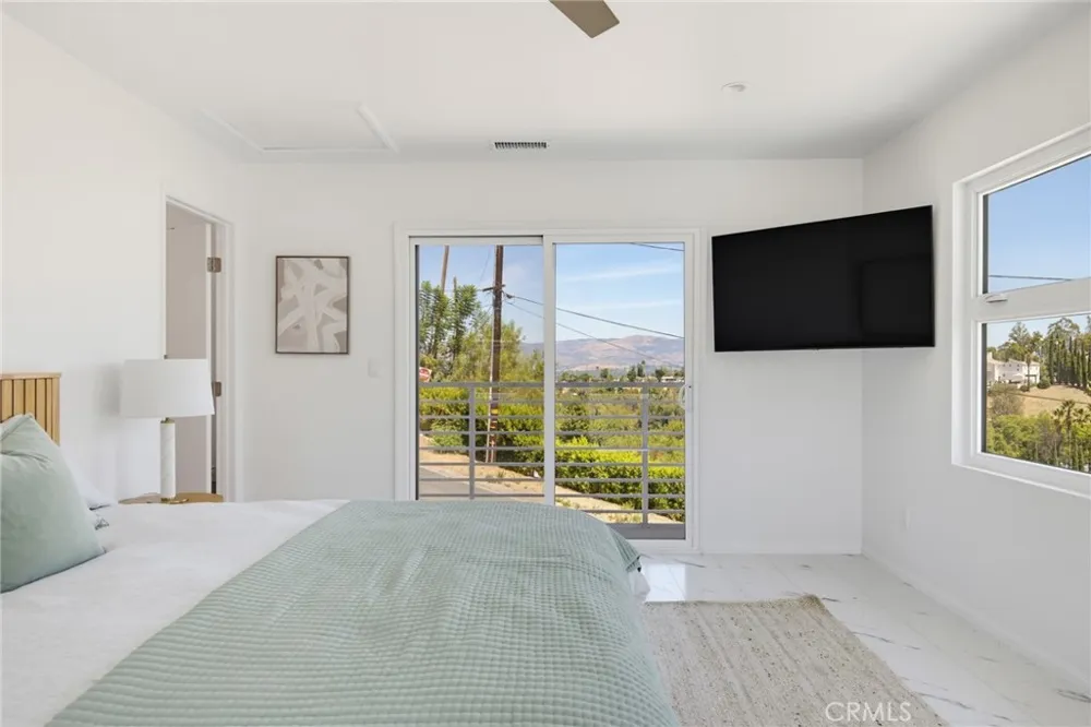 4715 Burgundy Road Woodland Hills, CA 91364