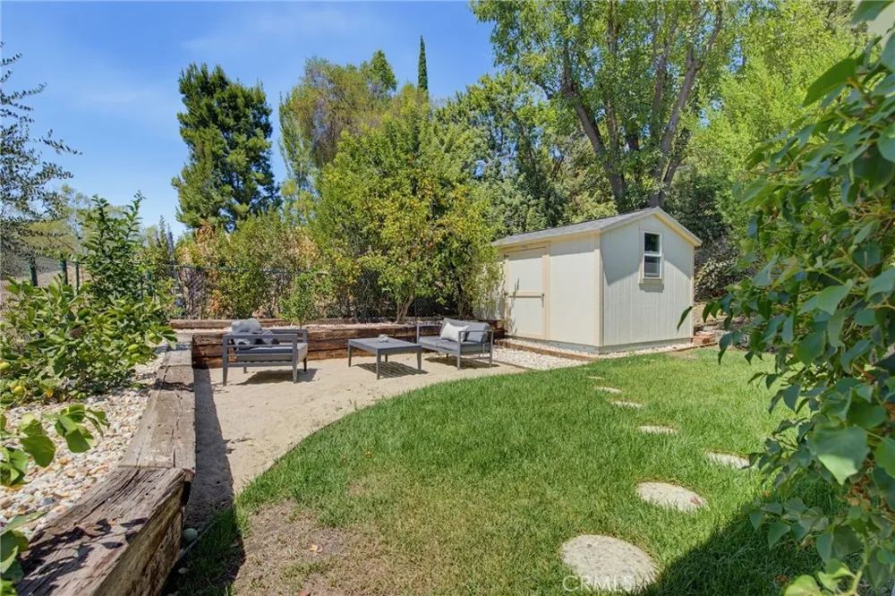 4715 Burgundy Road Woodland Hills, CA 91364