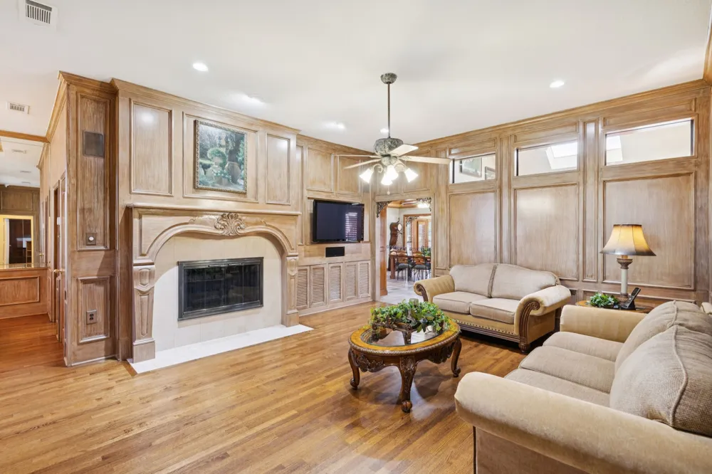 201 Oakwood Drive Lancaster, TX 75146