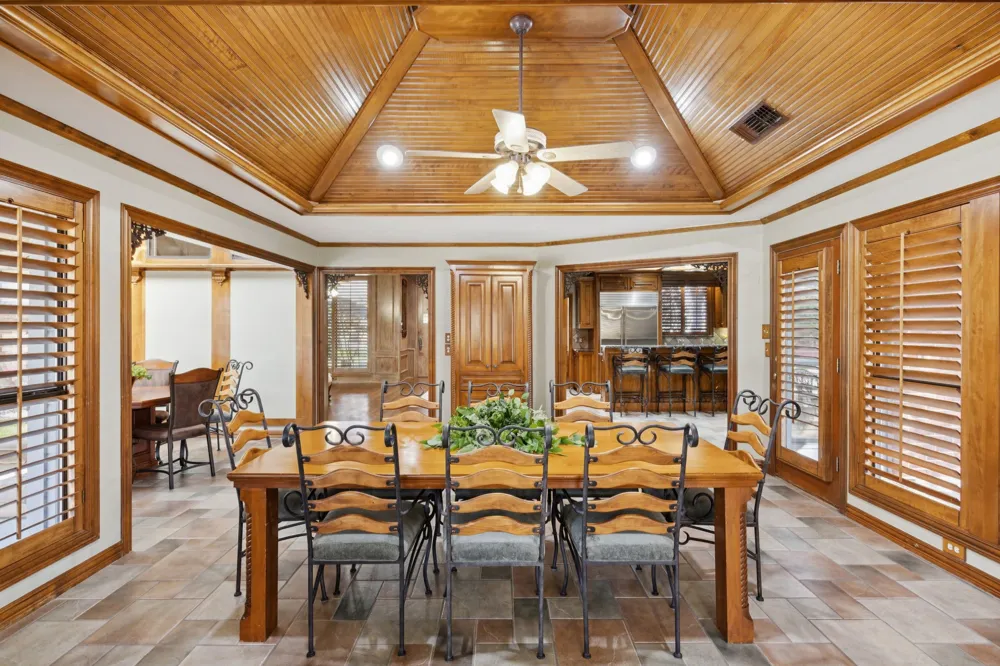 201 Oakwood Drive Lancaster, TX 75146