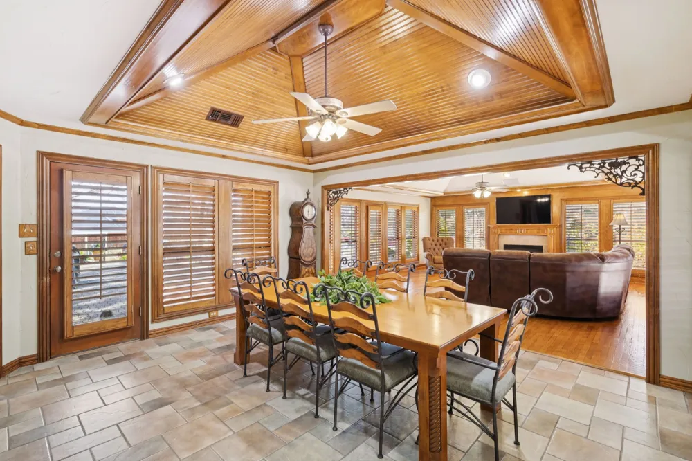 201 Oakwood Drive Lancaster, TX 75146