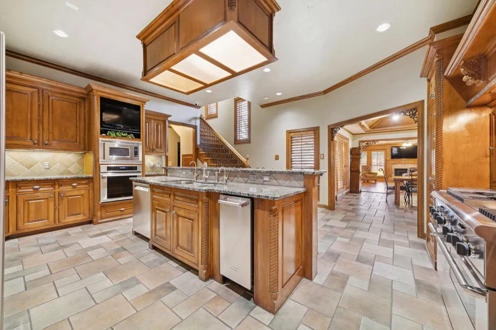 201 Oakwood Drive Lancaster, TX 75146