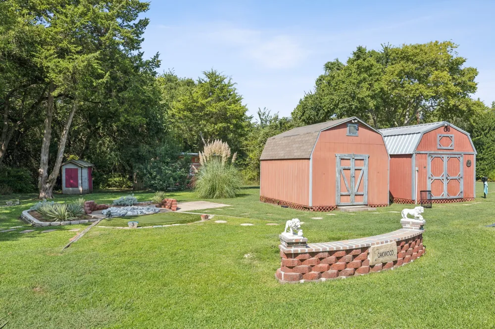 201 Oakwood Drive Lancaster, TX 75146