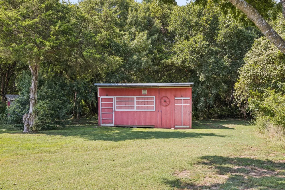 201 Oakwood Drive Lancaster, TX 75146