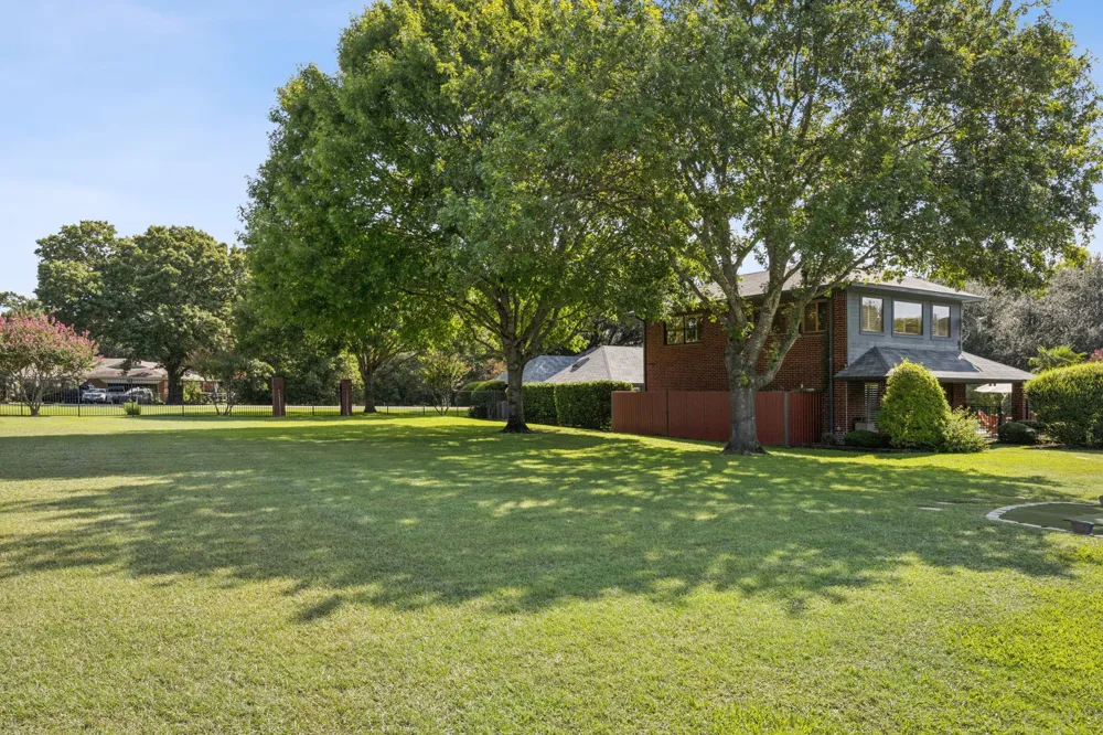 201 Oakwood Drive Lancaster, TX 75146