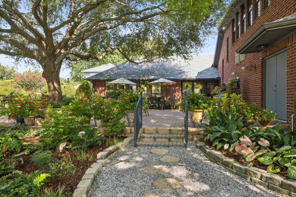 201 Oakwood Drive Lancaster, TX 75146