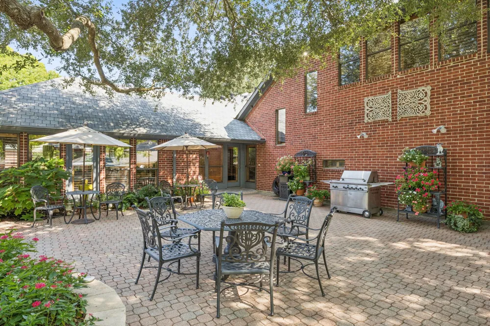 201 Oakwood Drive Lancaster, TX 75146